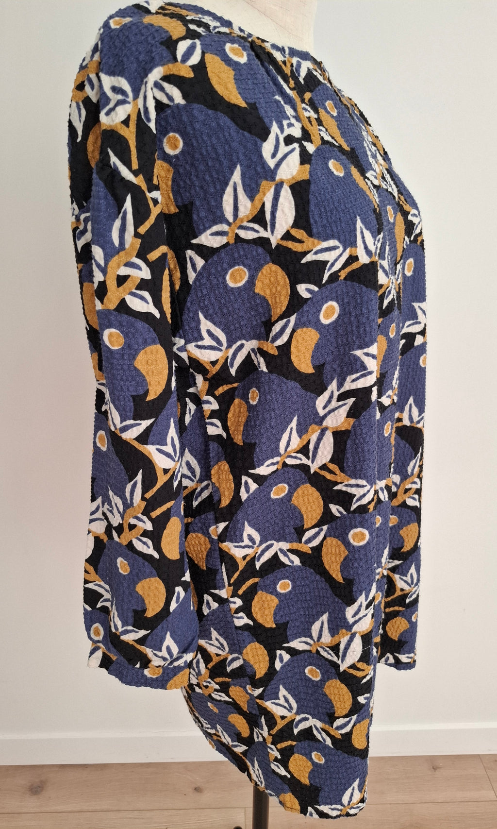 Orange Brand Blue Parrot Top