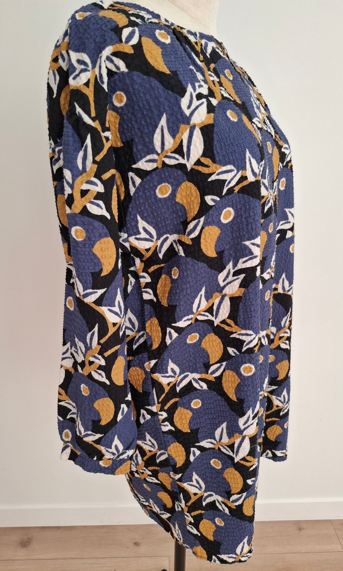Orange Brand Blue Parrot Top