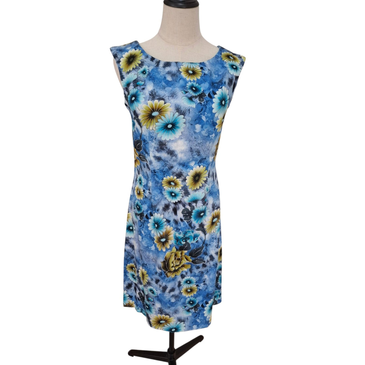 Phyllis Ann Sleeveless Blue and Yellow floral print sheath dress